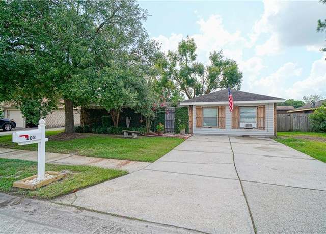 Property at 808 N Pearl St, Slidell, LA 70461, 3 beds, 2 baths