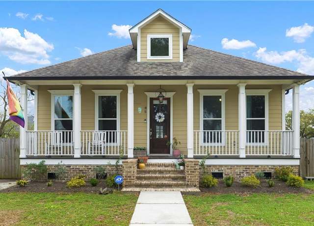 Property at 85 W Claiborne Sq, Chalmette, LA 70043, 3 beds, 2 baths