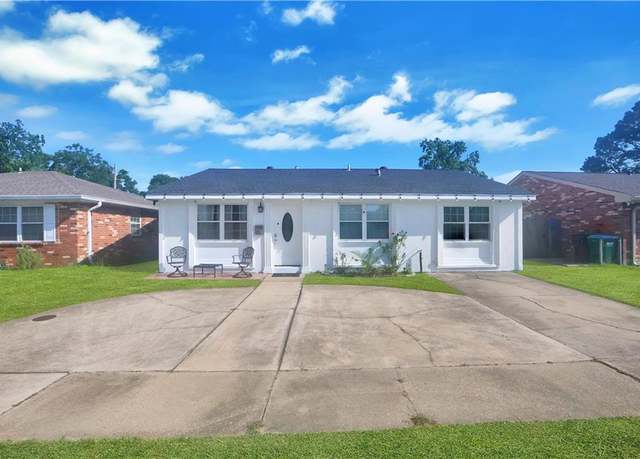 Property at 218 Holy Cross Pl, Kenner, LA 70065, 3 beds, 2 baths