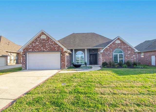 Property at 104 Oxbow Dr, La Place, LA 70068, 4 beds, 2 baths