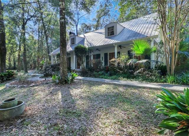 Property at 32 Pine Edge Ln, Covington, LA 70435, 3 beds, 2.5 baths
