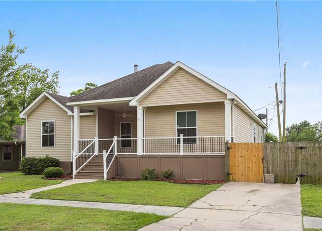 Property at 204 Doerr Dr, Arabi, LA 70032, 5 beds, 3 baths