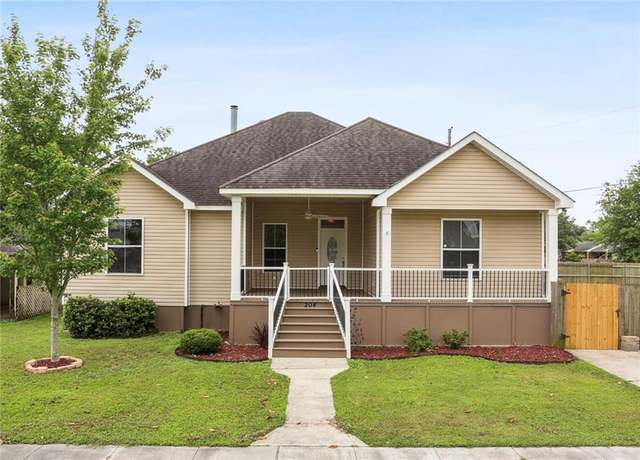 Property at 204 Doerr Dr, Arabi, LA 70032, 5 beds, 3 baths