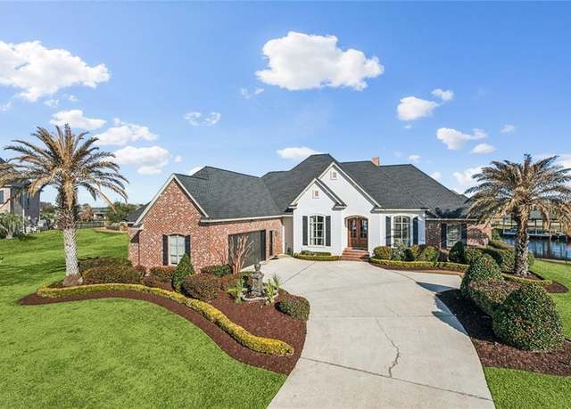 Property at 233 Islander Dr, Slidell, LA 70458, 4 beds, 3 baths