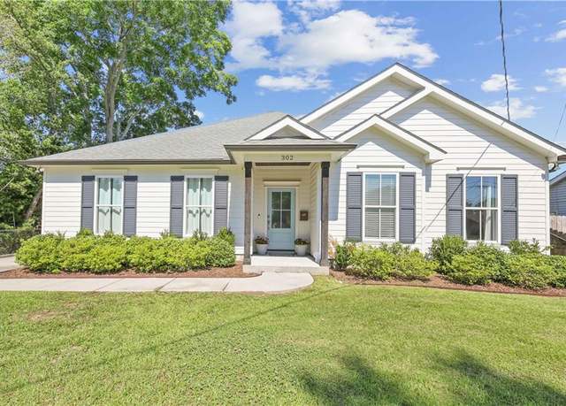 Property at 302 E Shannon Ln, Harahan, LA 70123, 3 beds, 2 baths