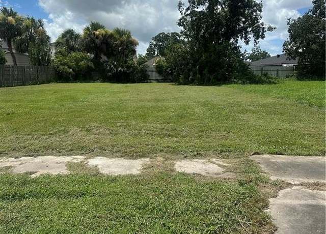 Property at 8341 Sabre Dr, Chalmette, LA 70043