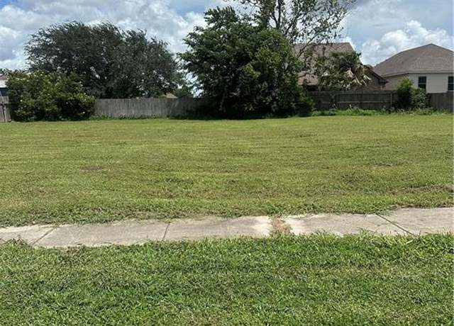 Property at 8440 Creole Dr, Chalmette, LA 70043