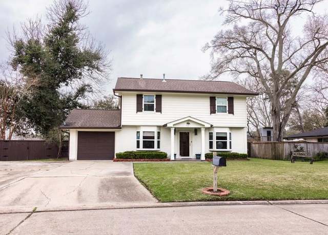 Property at 110 Lake Park Dr, Belle Chasse, LA 70037, 3 beds, 2.5 baths