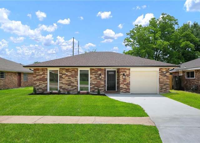 Property at 30 Normandy Dr, Kenner, LA 70065, 3 beds, 2 baths