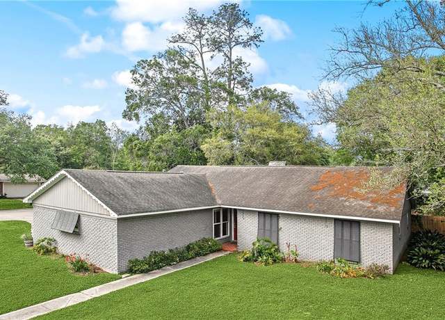 Property at 338 Country Club Blvd, Slidell, LA 70458, 3 beds, 2 baths