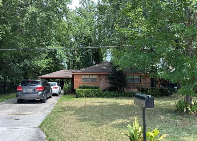 Property at 100 Oakwood Dr, Mandeville, LA 70448, 3 beds, 2 baths