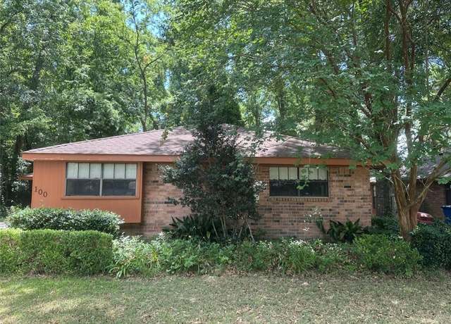 Property at 100 Oakwood Dr, Mandeville, LA 70448, 3 beds, 2 baths