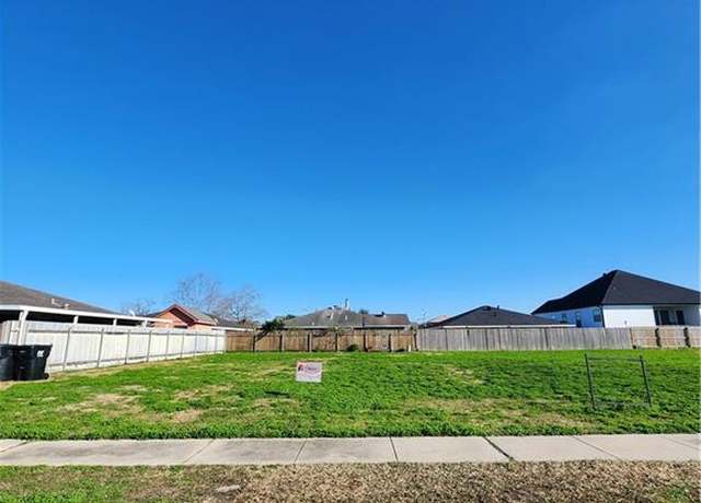 Property at 3501 Decomine St, Chalmette, LA 70043