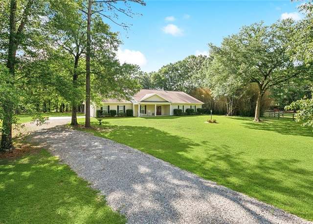Property at 76455 Carrol Dr, Covington, LA 70435, 4 beds, 2.5 baths