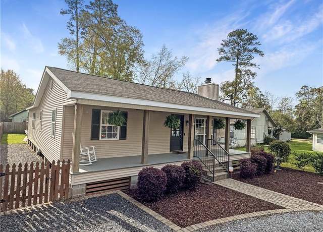 Property at 319 Depre St, Mandeville, LA 70448, 3 beds, 2 baths