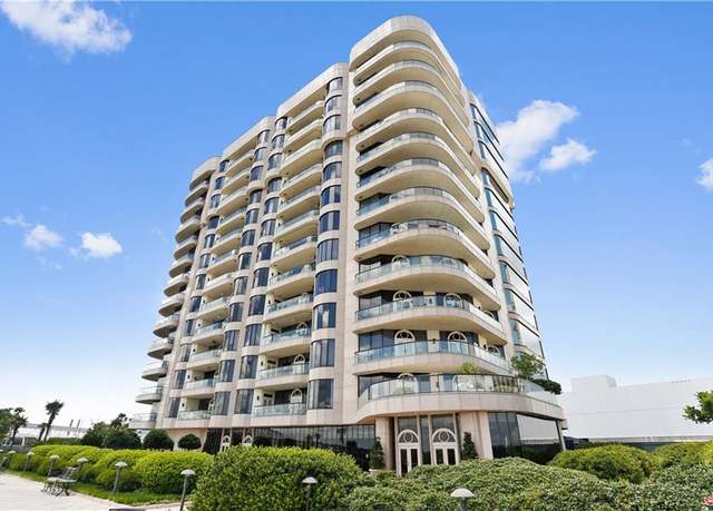 Property at 600 Port Of New Orleans Pl Unit 6F, New Orleans, LA 70130, 2 beds, 2.5 baths