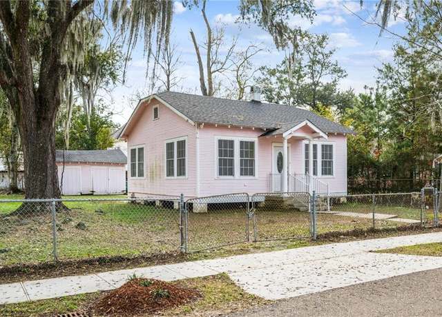 Property at 303 West St, Mandeville, LA 70448, 2 beds, 1 bath