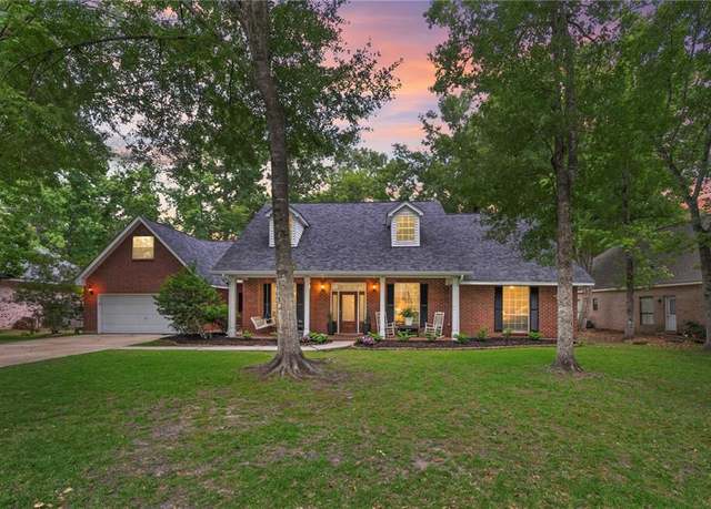 Property at 328 Lake Shore Dr, Mandeville, LA 70471, 4 beds, 4 baths