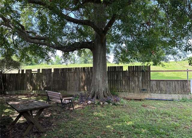 Property at 8 Glenwood Ave, Harahan, LA 70123