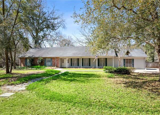 Property at 8 Rosemary Dr, Covington, LA 70433, 4 beds, 2 baths