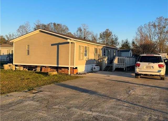 Property at 282 Hummingbird Dr, Houma, LA 70364, 4 beds, 2 baths