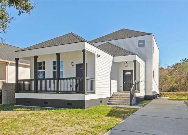 Property at 424 Cougar Dr, Arabi, LA 70032, 3 beds, 2.5 baths