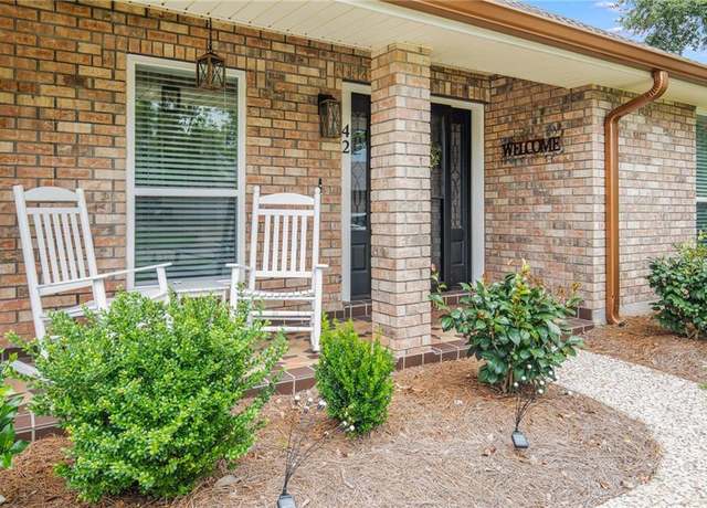 Property at 42 Melrose Dr, Destrehan, LA 70047, 4 beds, 2.5 baths