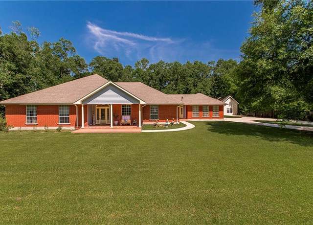 Property at 412 Magnolia Ln, Slidell, LA 70461, 4 beds, 2.5 baths
