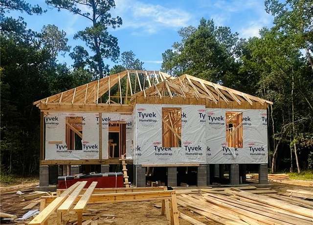 Property at 1313 Jasmine St, Mandeville, LA 70448, 3 beds, 2 baths