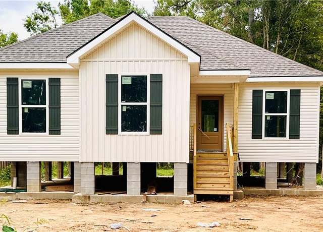 Property at 1313 Jasmine St, Mandeville, LA 70448, 3 beds, 2 baths