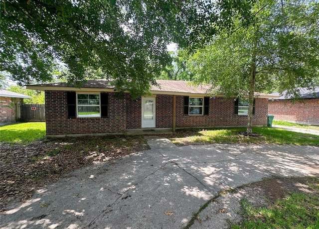 Property at 1505 Saint Ann Pl, Slidell, LA 70460, 4 beds