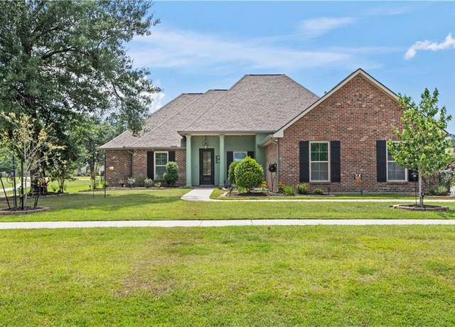 Property at 318 Saw Grass Loop, Covington, LA 70435, 4 beds, 3 baths