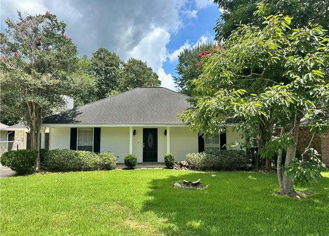 Property at 2415 Biron St, Mandeville, LA 70448, 3 beds, 2 baths