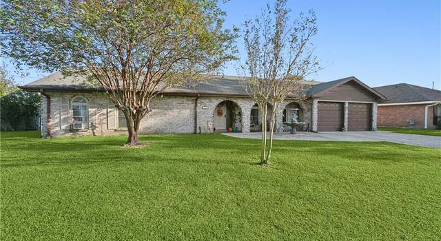 Photo of 323 Ormond Oaks Dr, Destrehan, LA 70047