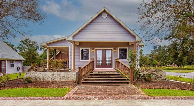 Photo of 306 Le Village Dr, Larose, LA 70373