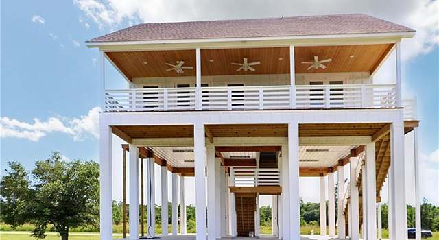 Photo of 5054 Atlantis Dr, Bay Saint Louis, MS 39520