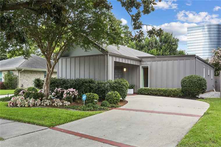 Photo of 2310 Metairie Ct Metairie, LA 70001