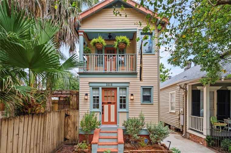 Photo of 1016 Constantinople St New Orleans, LA 70115