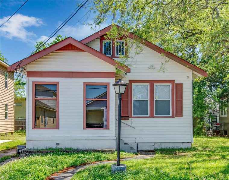Photo of 4911 Demontluzin St New Orleans, LA 70122