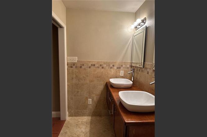 4910 Friar Tuck Dr, New Orleans, LA 70128