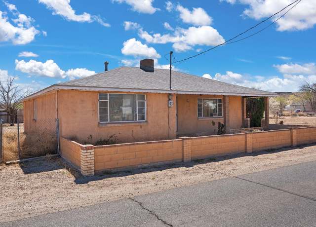Property at 2700 Malpais Rd SW, Albuquerque, NM 87105, 3 beds, 1.5 baths