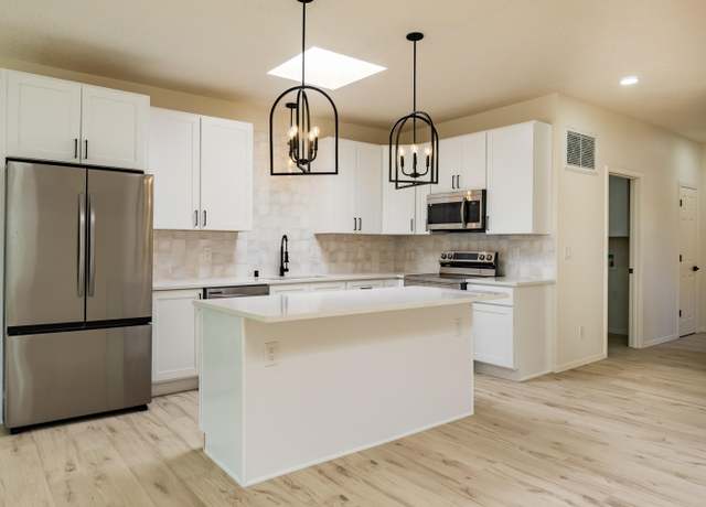 Property at 5239 La Colonia Dr NW, Albuquerque, NM 87120, 3 beds, 3 baths