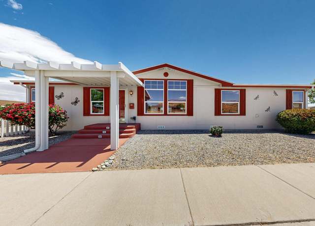 Property at 322 Sunrise Bluffs Dr, Belen, NM 87002, 3 beds, 2 baths