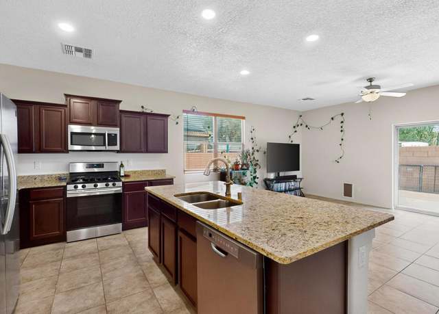 Property at 1736 Garden Way SW, Albuquerque, NM 87105, 3 beds, 2 baths
