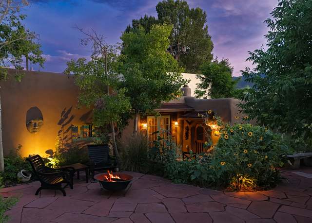 Property at 20 Valerio Rd, Ranchos De Taos, NM 87557, 3 beds, 4.5 baths