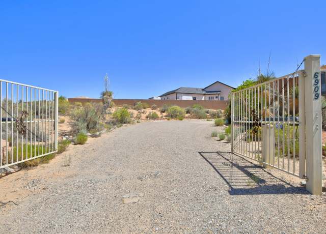 Property at 6909 Vatapa Rd NE, Rio Rancho, NM 87144, 3 beds, 2.5 baths