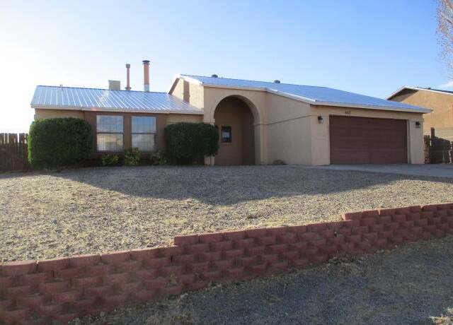Property at 557 Christine Dr NE, Rio Rancho, NM 87124, 4 beds, 2 baths