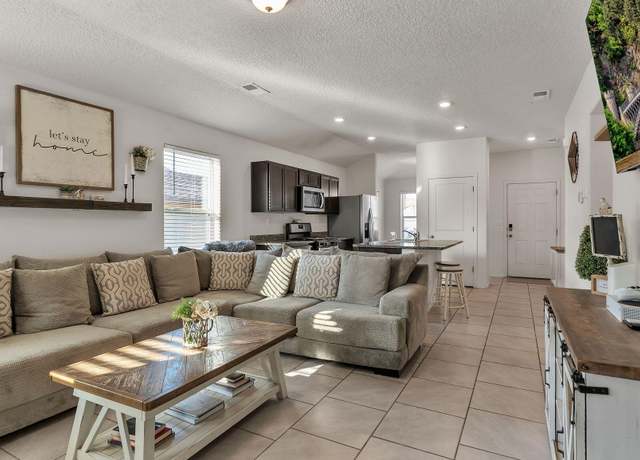 Property at 2404 Del Timbre Ln SW, Albuquerque, NM 87121, 3 beds, 2 baths