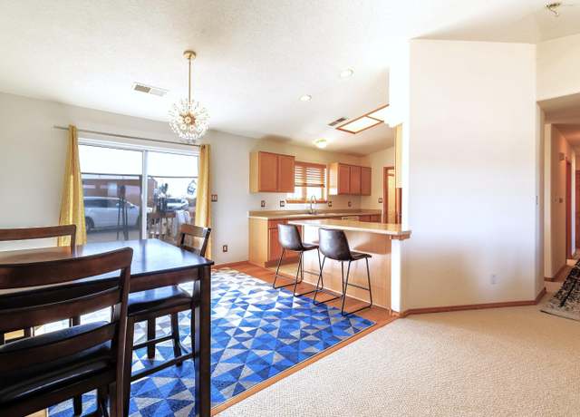Property at 11 Cielo Lindo, Santa Fe, NM 87507, 4 beds, 2 baths