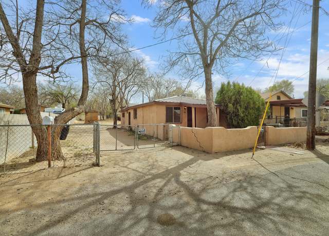 Property at 300 Lansing Dr SW, Albuquerque, NM 87105, 2 beds, 1 bath